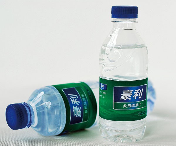 豪利生物 HOLY 590ML飲用純凈水外包裝局部效果圖